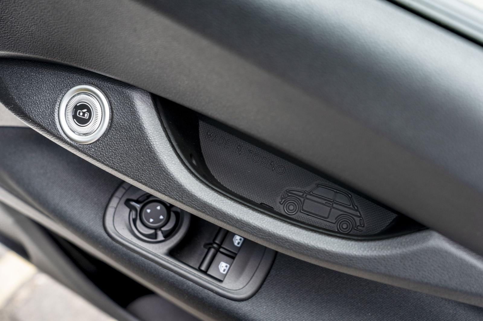 Fiat 500e - interior detail